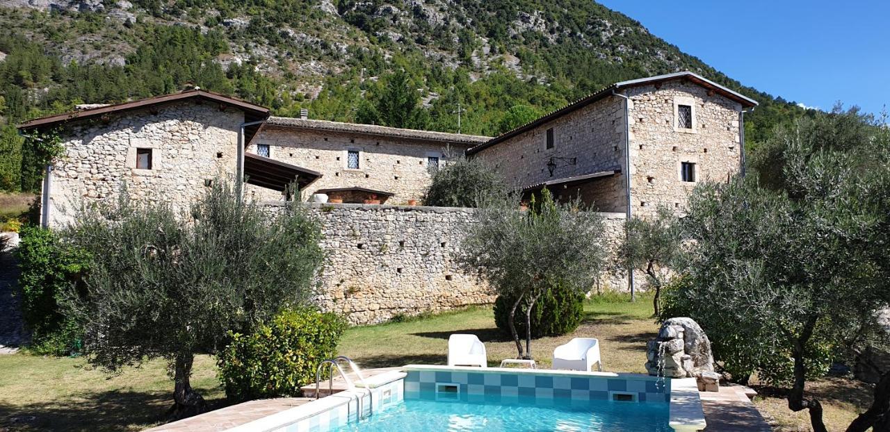 Rocca Lorenizo Pacentro Exterior photo