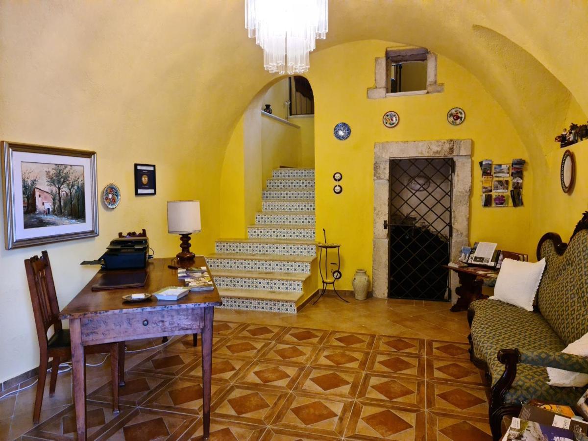 Rocca Lorenizo Pacentro Exterior photo