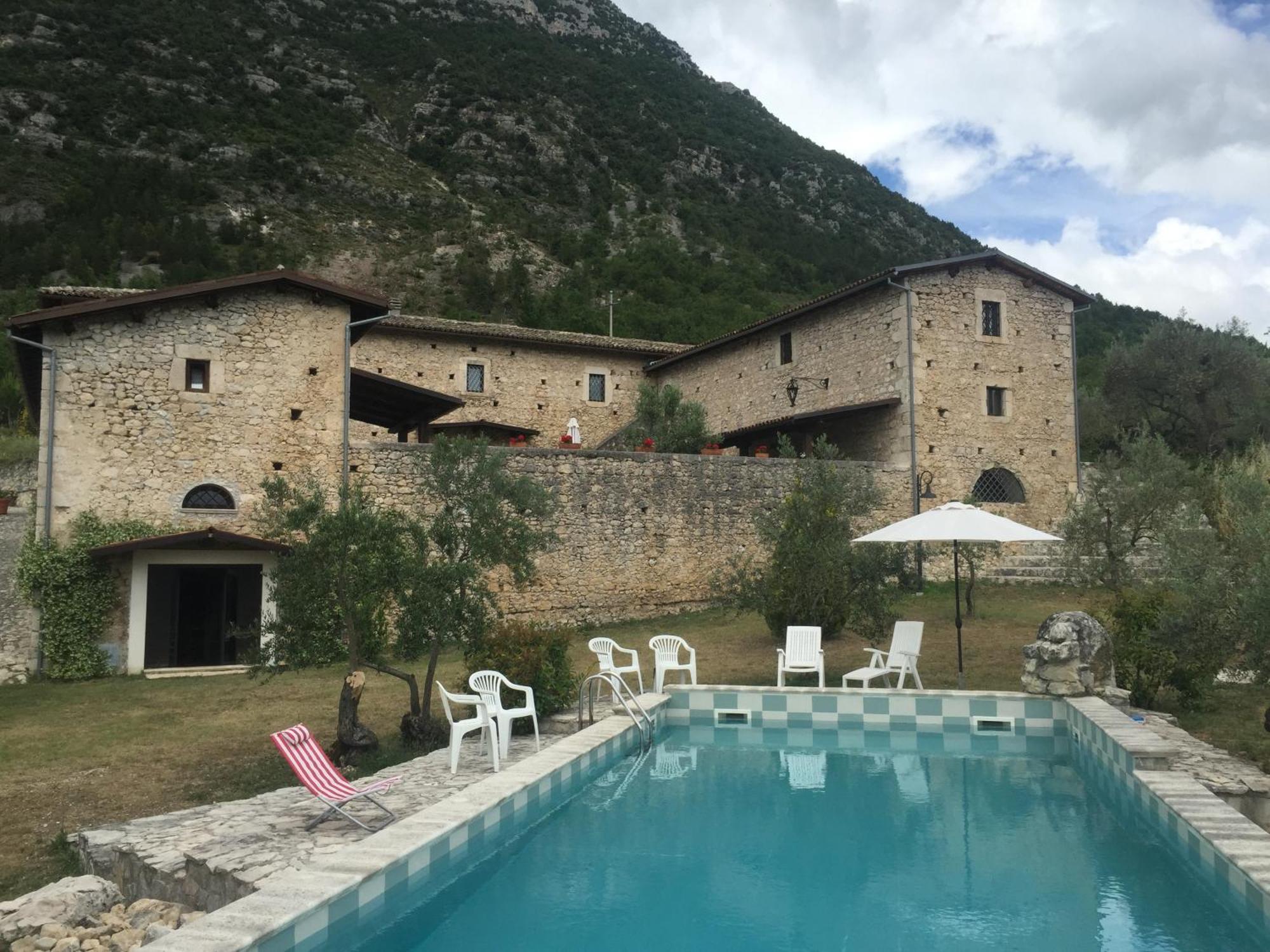 Rocca Lorenizo Pacentro Exterior photo